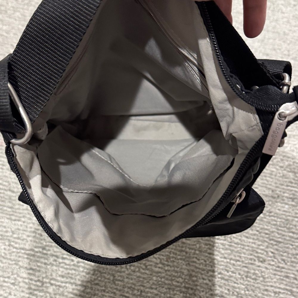 Baggallini Black Crossbody Bag - Picture 2 of 3
